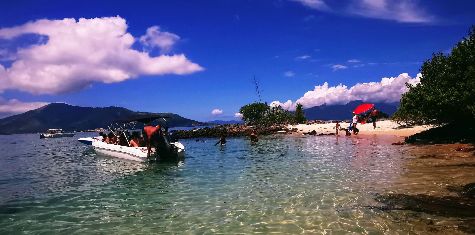 passeio de barco nas ilhas de angra