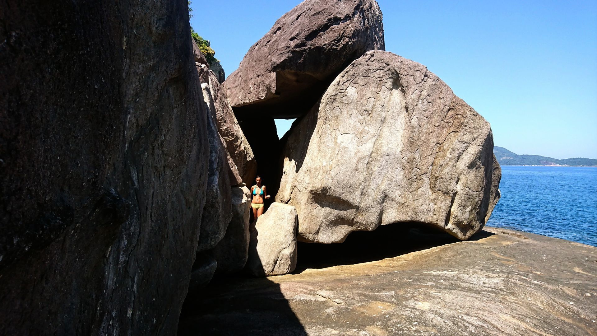 Rock formations at Praia do Caxadaço with the ocean in the background, Ilha Grande