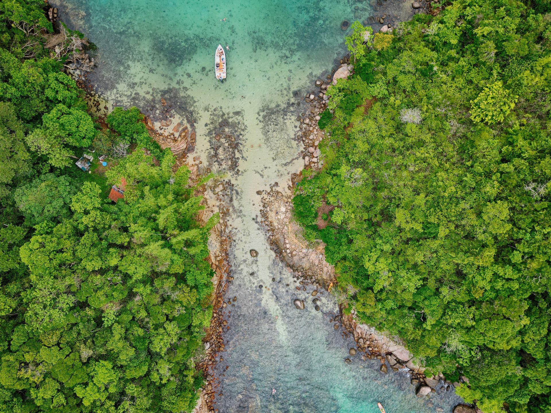 Vista aérea da Lagoa Verde - Ilha Grande