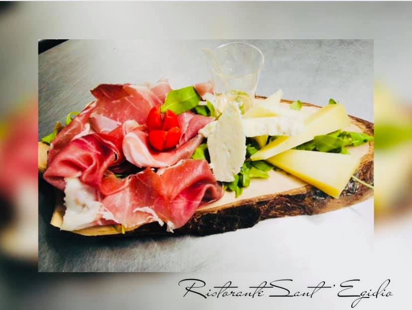 tagliere di salumi e formaggi