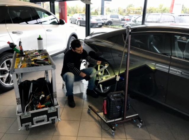 man working on car 003