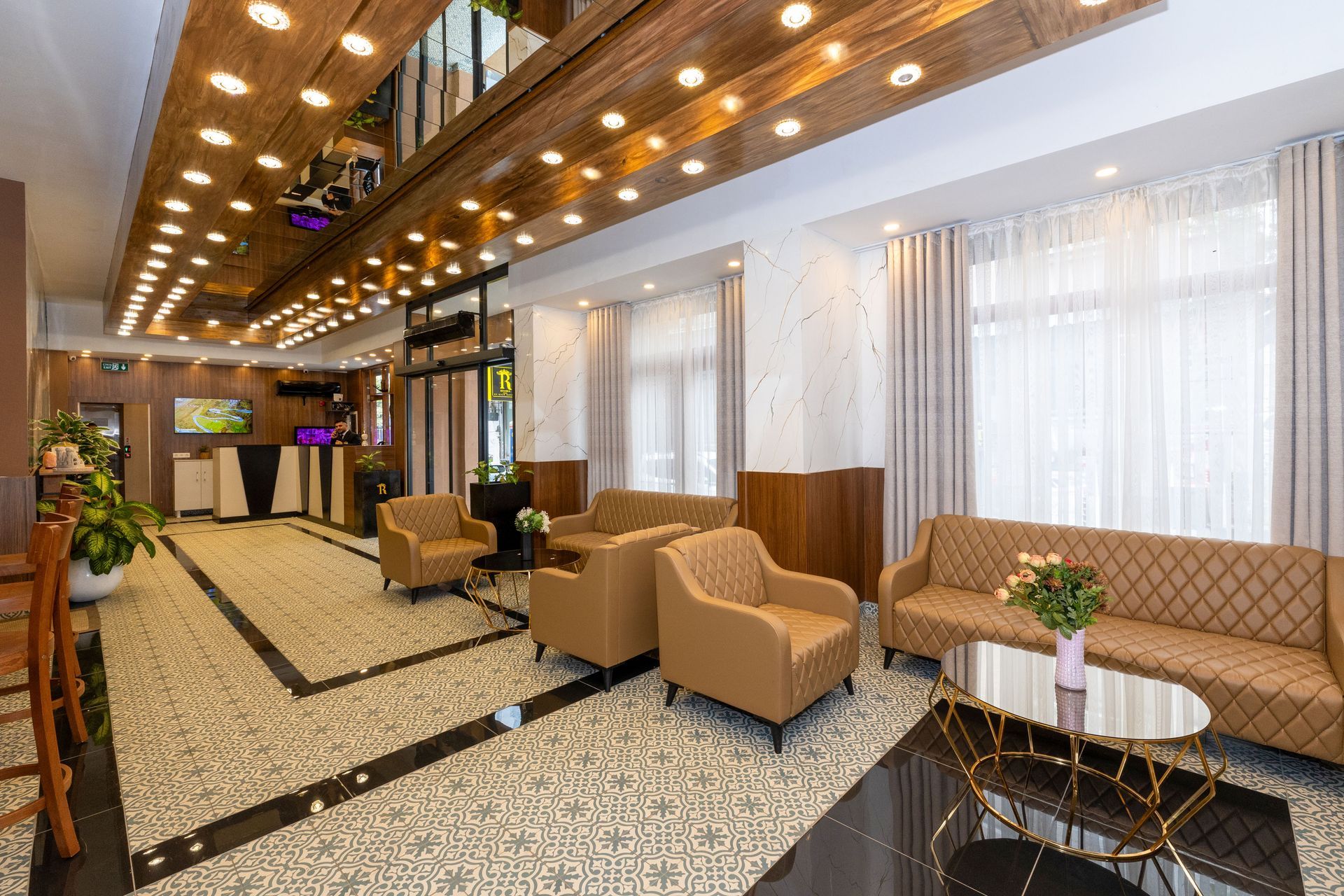 Istanbul By Rich Hotel | Lobi | Hotel lobby with seating area; brown and beige furniture, and decorative ceiling lights.