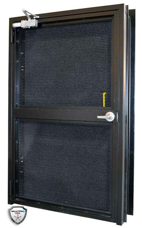 Day gate with automatic closure on vault door