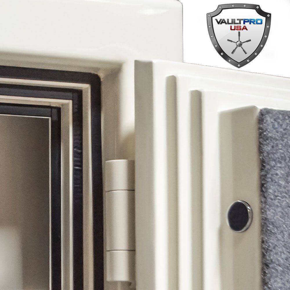 Pry proof safes with triple step system sealing gaskets
