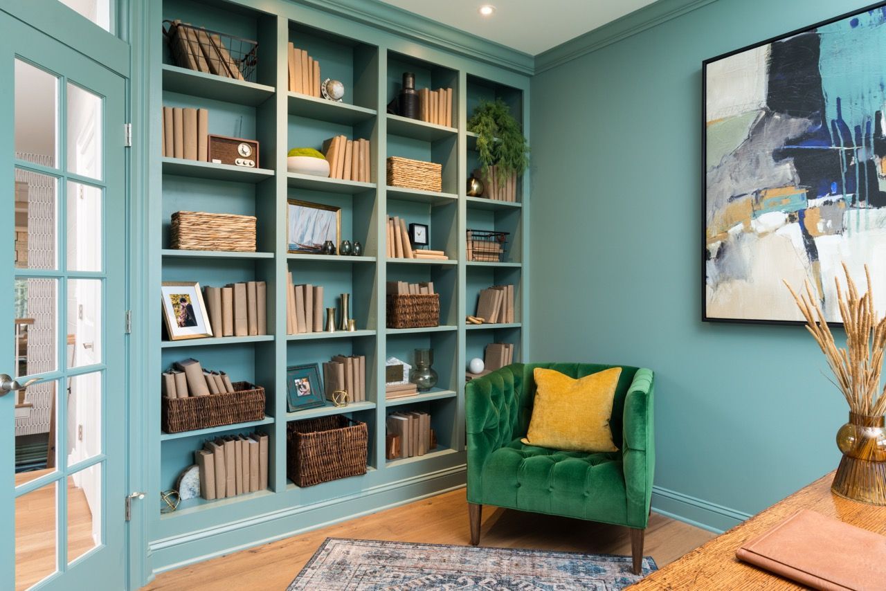 Westerly Study with custom built-in bookcases - 2 Daintree Drive