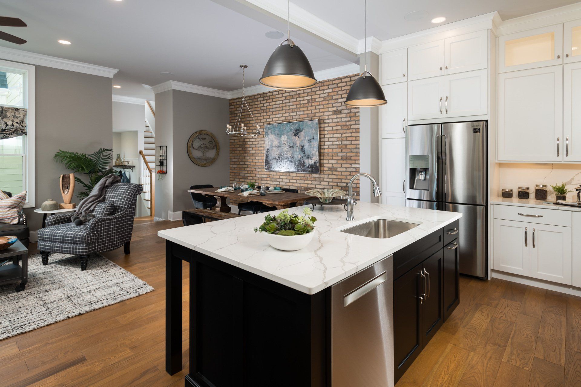 Large working island in kitchen