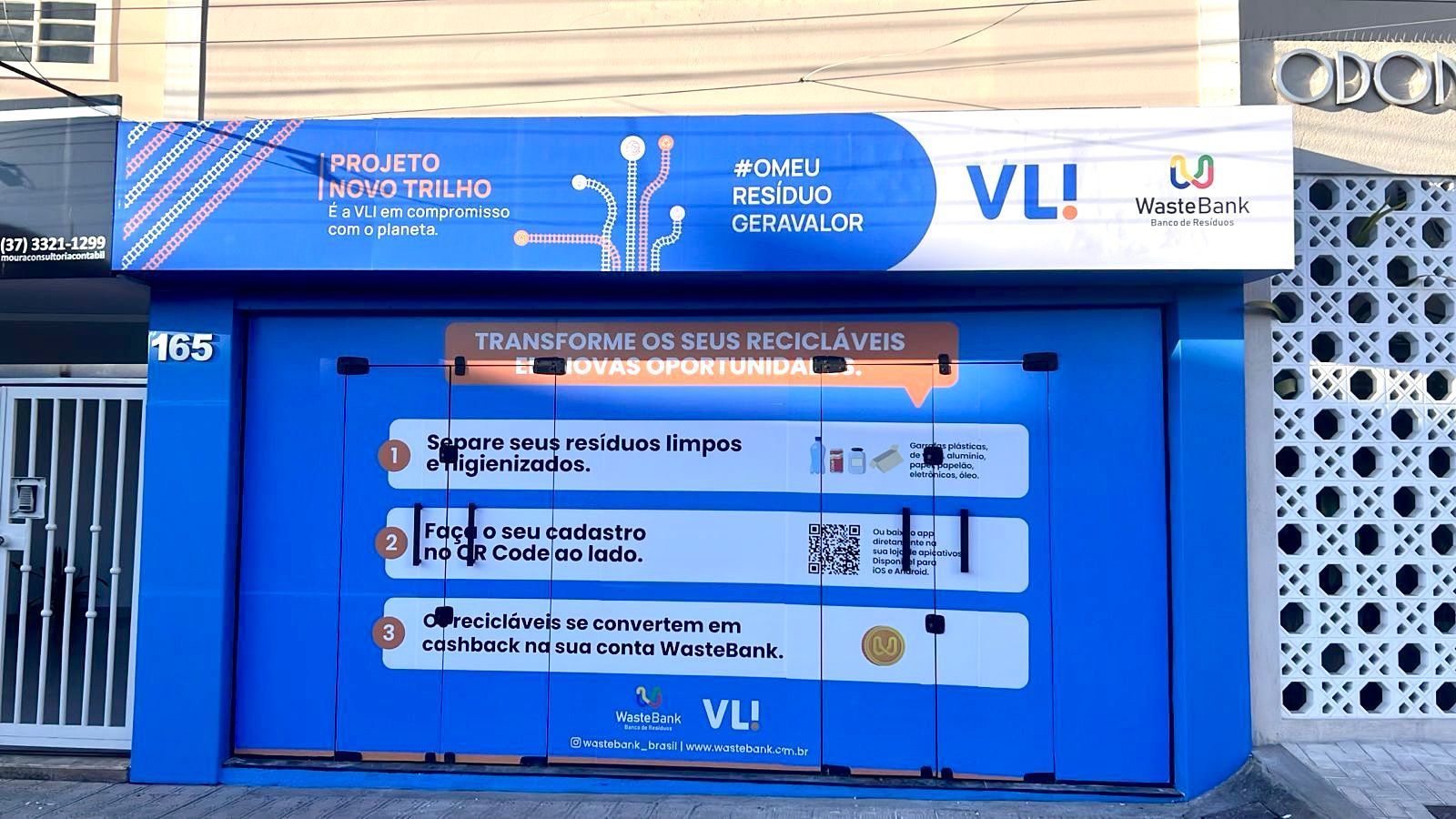 Visão de frente do espaço WasteBank na cidade de Formiga-MG.
