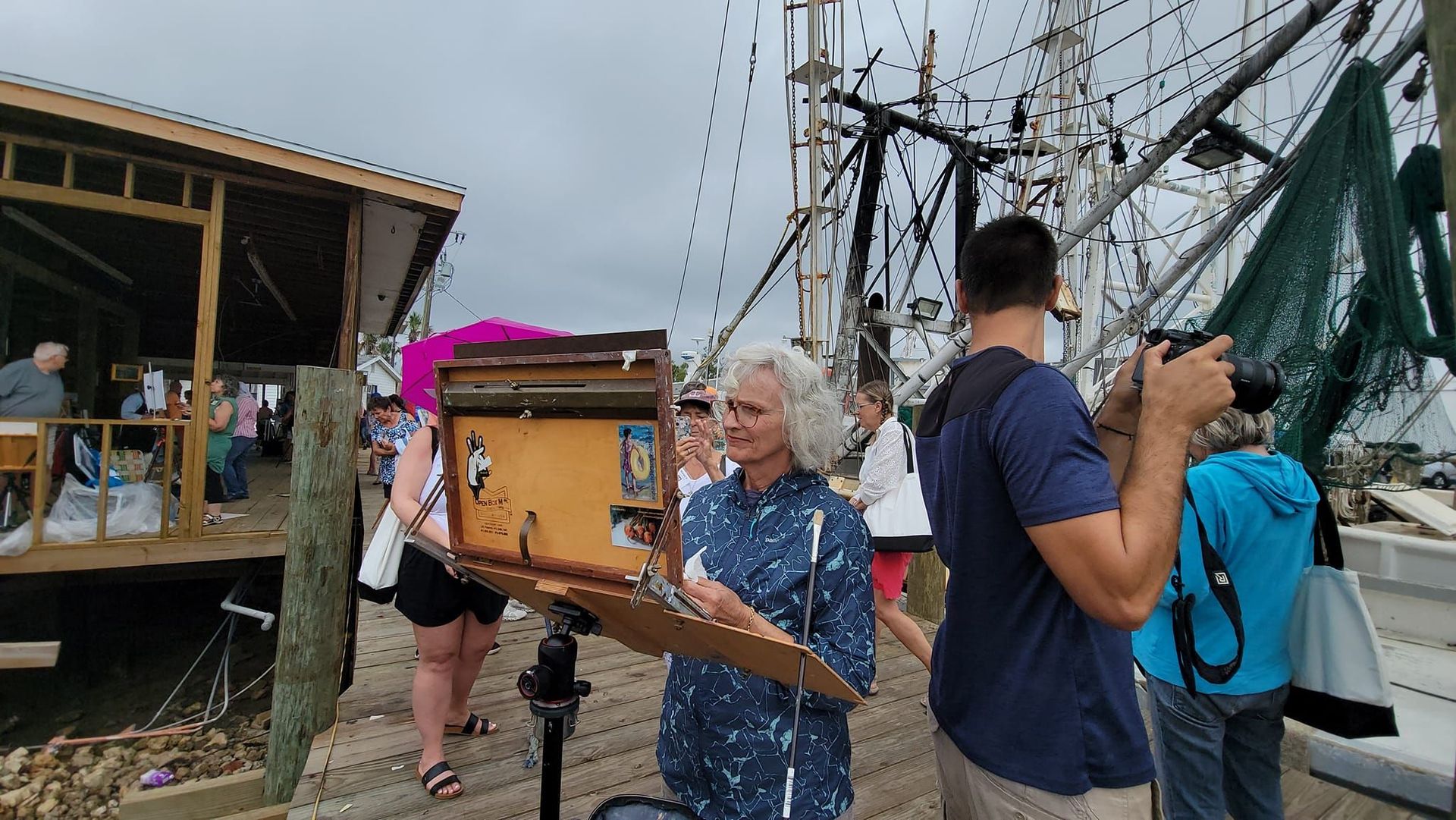 A group of people are standing in front of a building.