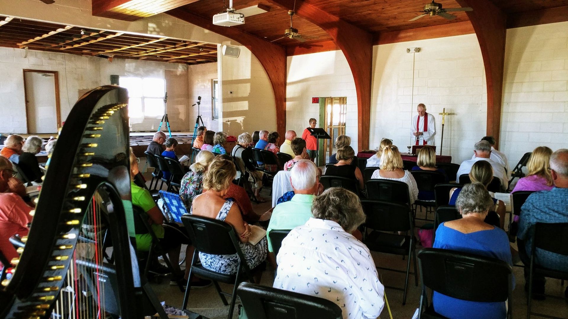 A large group of people are sitting in chairs in a room.