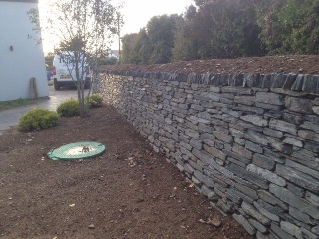 Stone hedging work