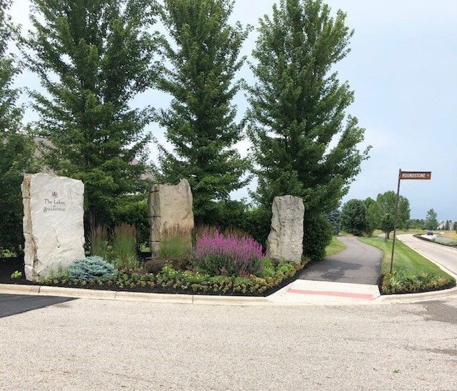 Commercial Building - Columbus, OH - Landscapes By The Yard