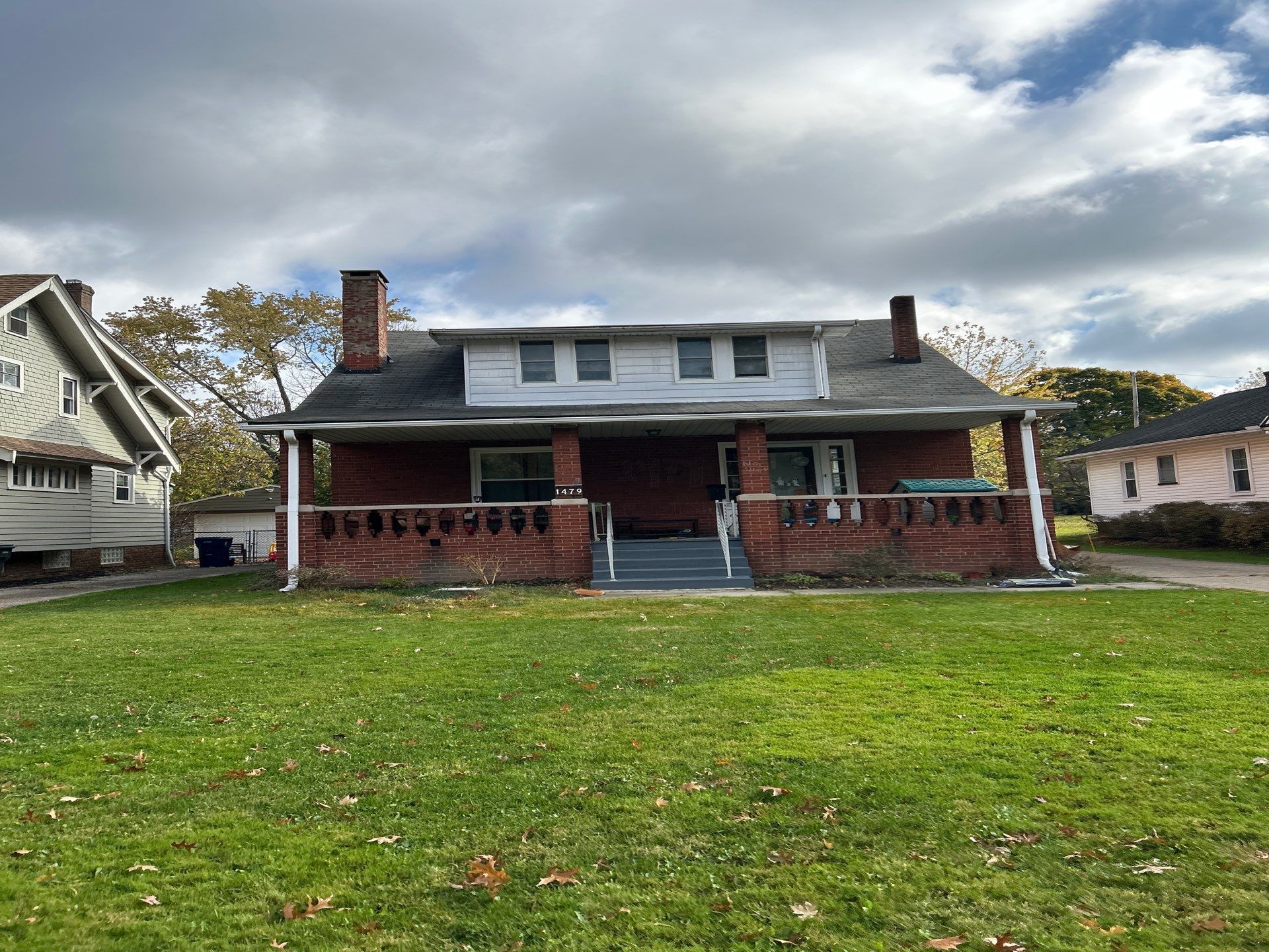 Diamond Roofing team installing new roof in Cuyahoga Falls, OH