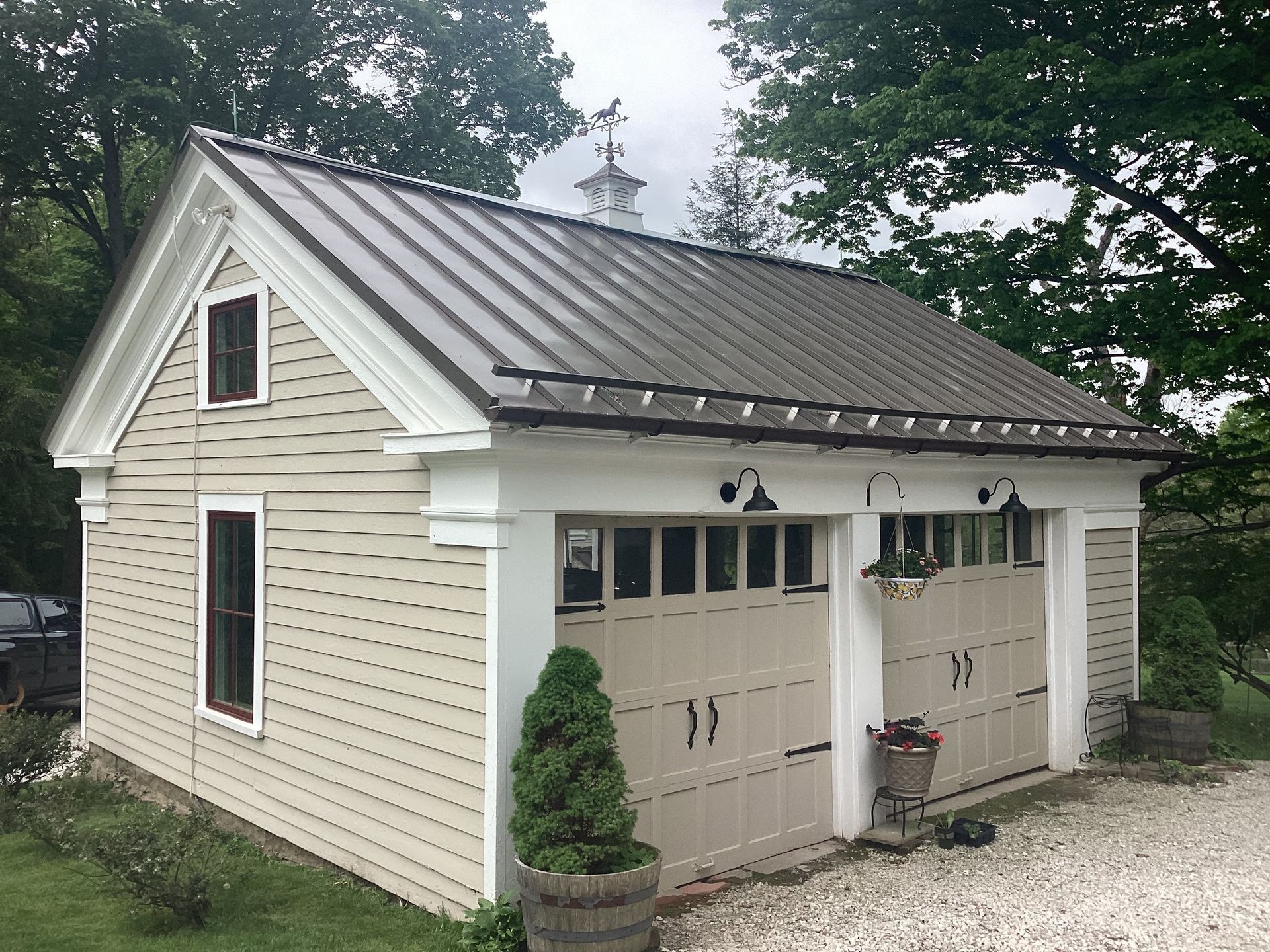 garage in the north end of Solon with a metal roof