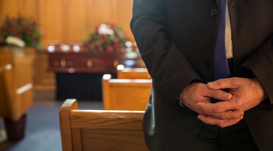 How to Acknowledge a Funeral When You Can’t Attend