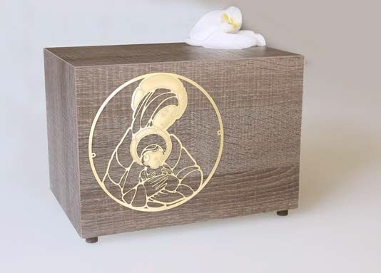 Urna cineraria in legno con sopra l'immagine di Gesù e Maria.