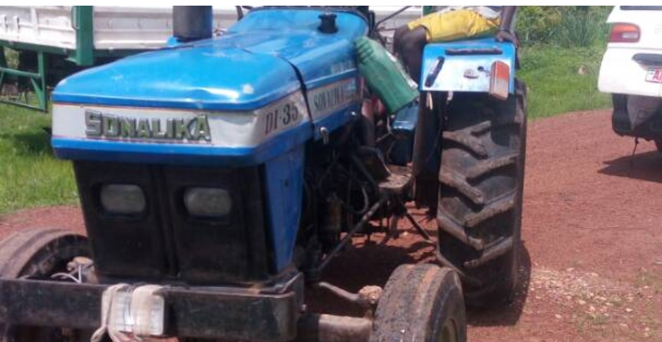 farm land tractor