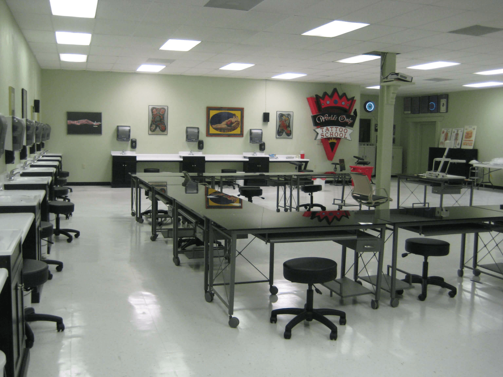 tattoo artist school        
        <figure class=