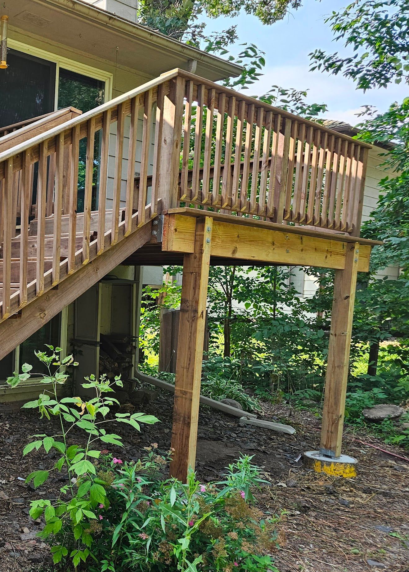 A building with a balcony and a blue sky in the background.