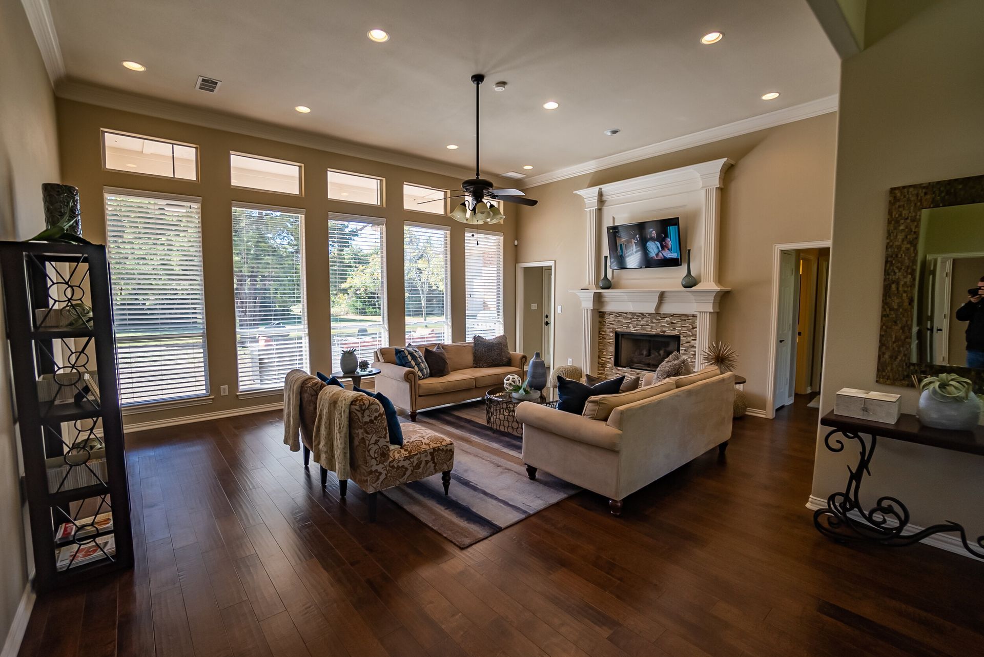 A living room filled with furniture and a fireplace.