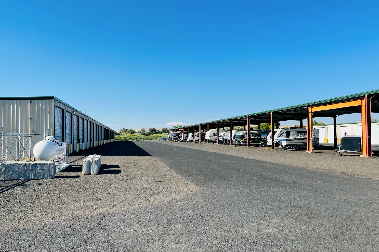 Nomad Yakima has large units, covered parking, open parking and mini-storage. Nicest and most secure facility in the area.