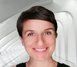 Emi Lecret picture