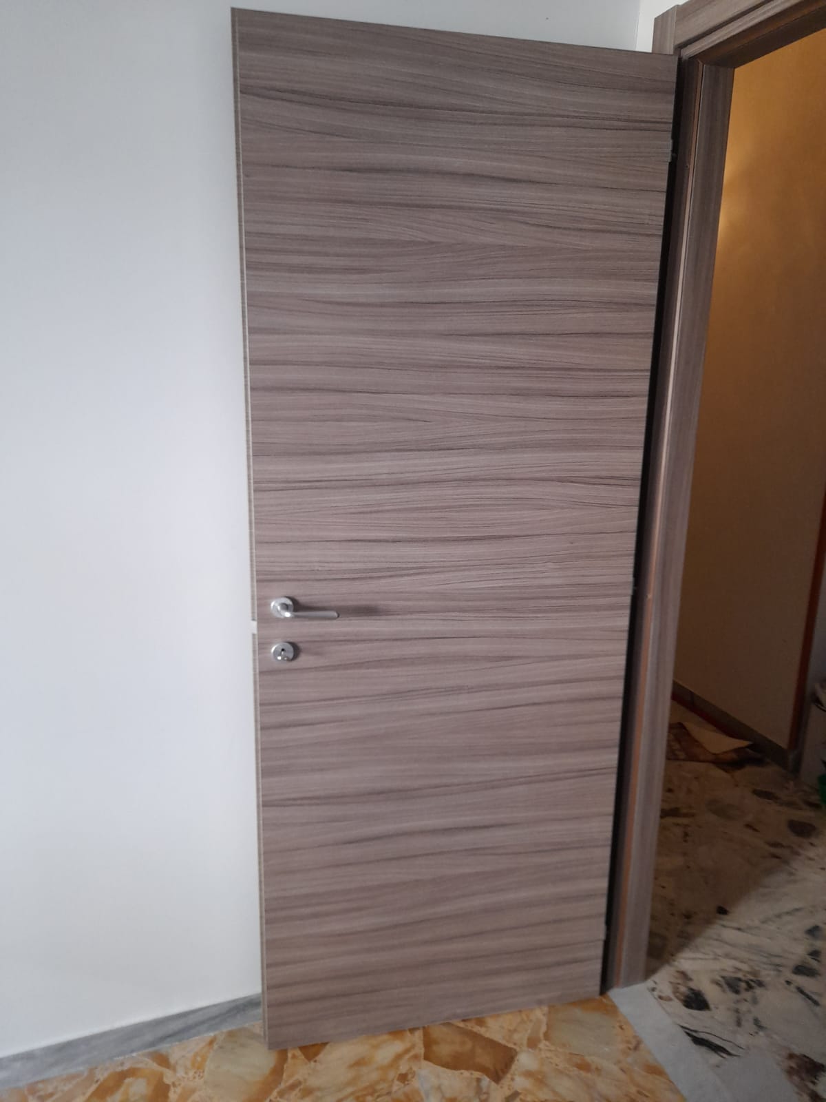 produzione porte in legno per interni