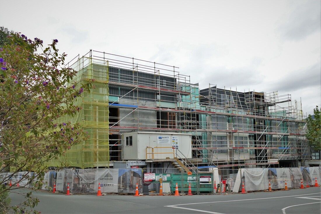 A large building is being built with scaffolding around it.