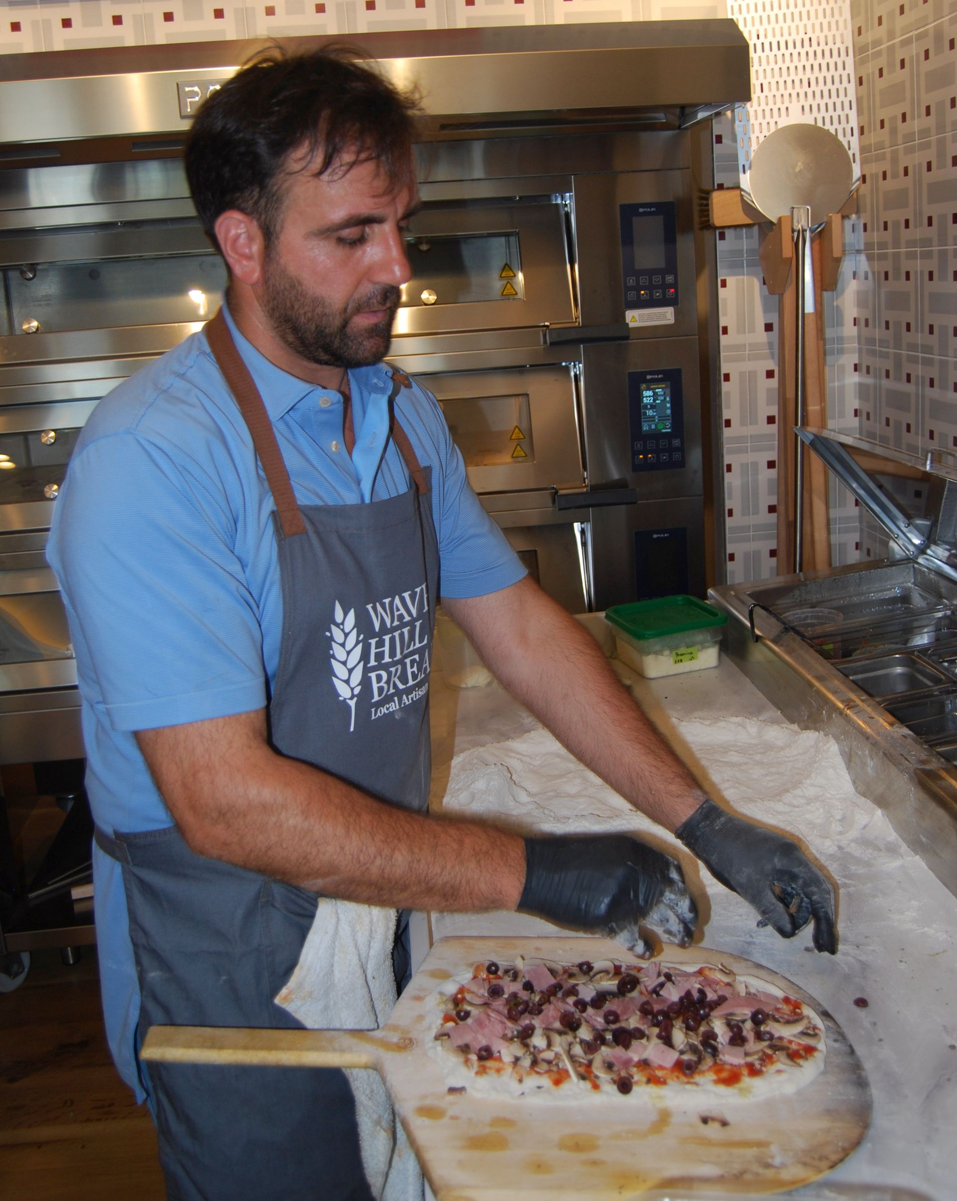 A man wearing an apron that says want hill rice