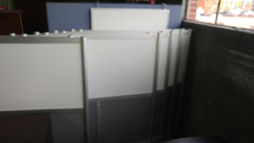 Used Waiting Room Table — White and Gray Woods in Fort  Wayne, IN