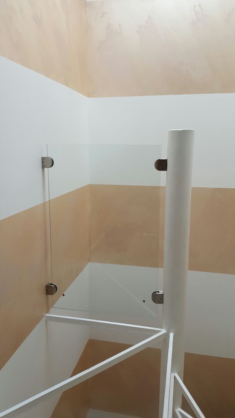 posa di balaustra di vetro per scala a chiocciola