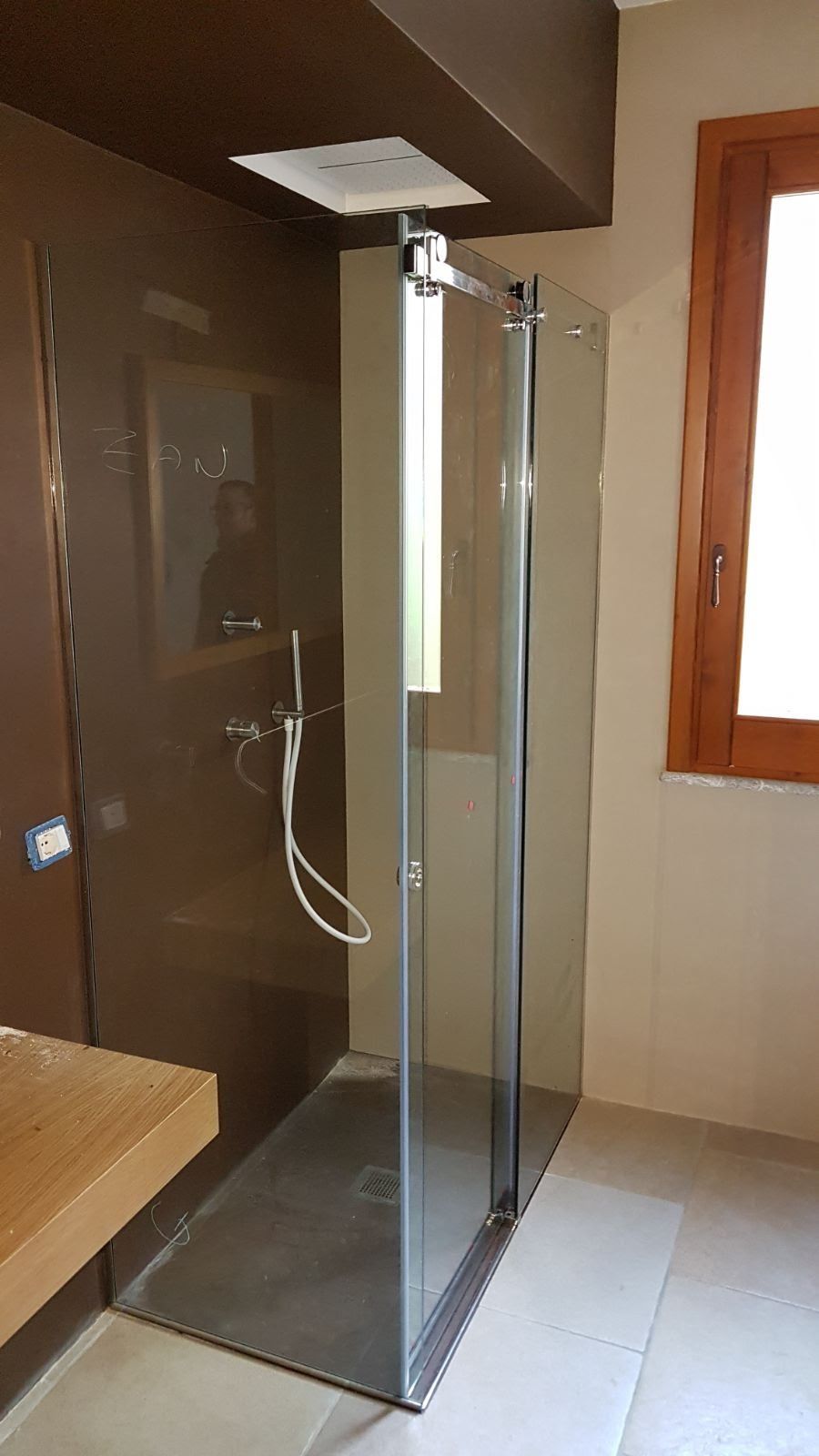 box doccia con porta in vetro