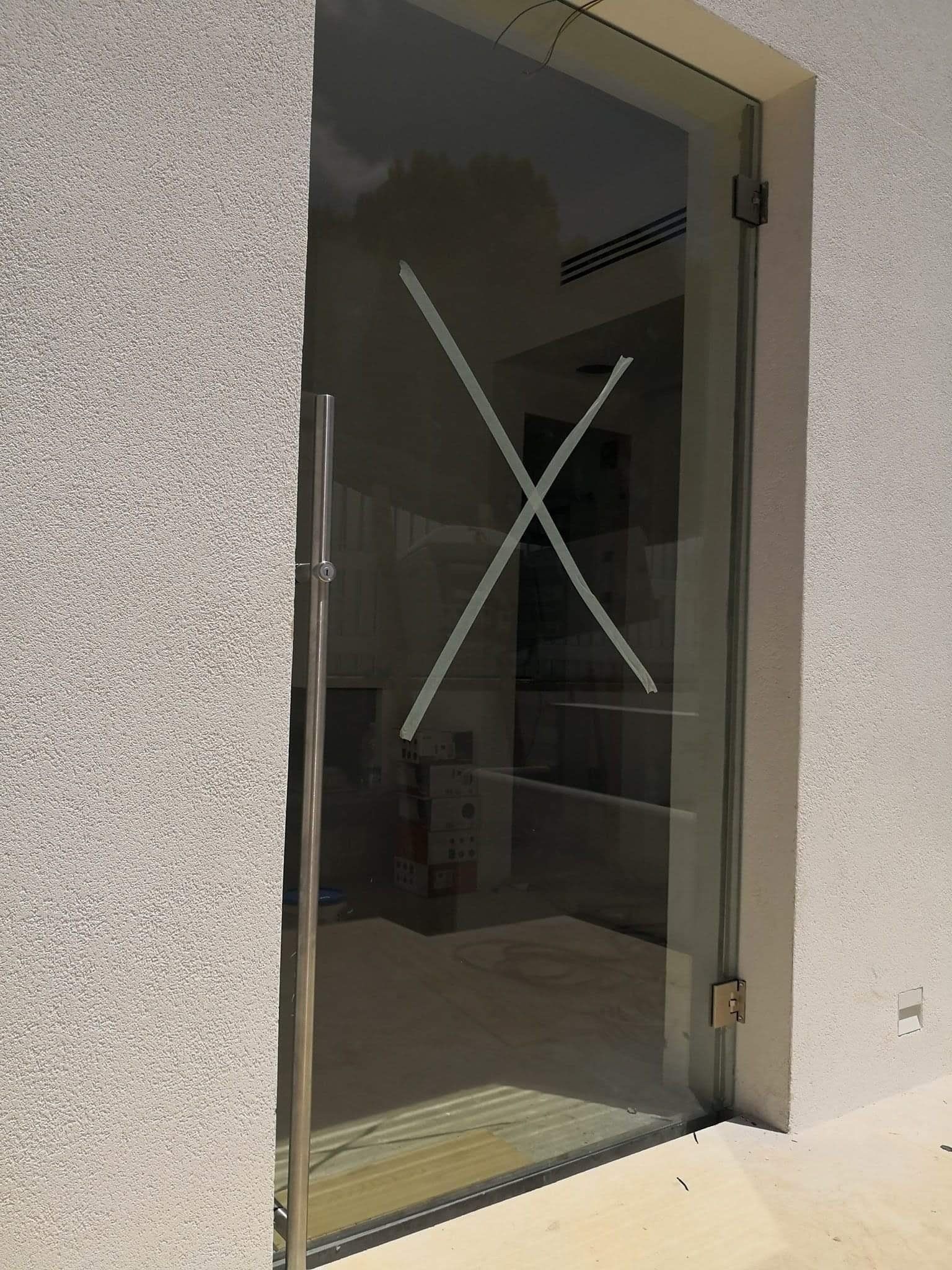 porta in vetro temperato per esterni