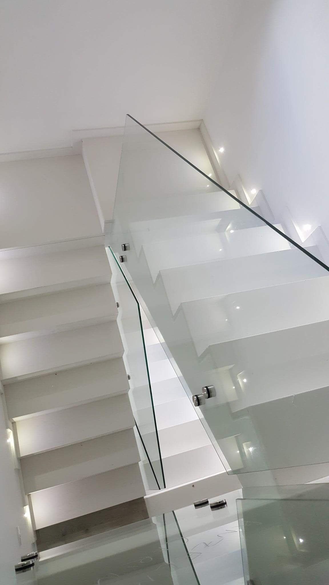 vista scale interne con balaustra in vetro