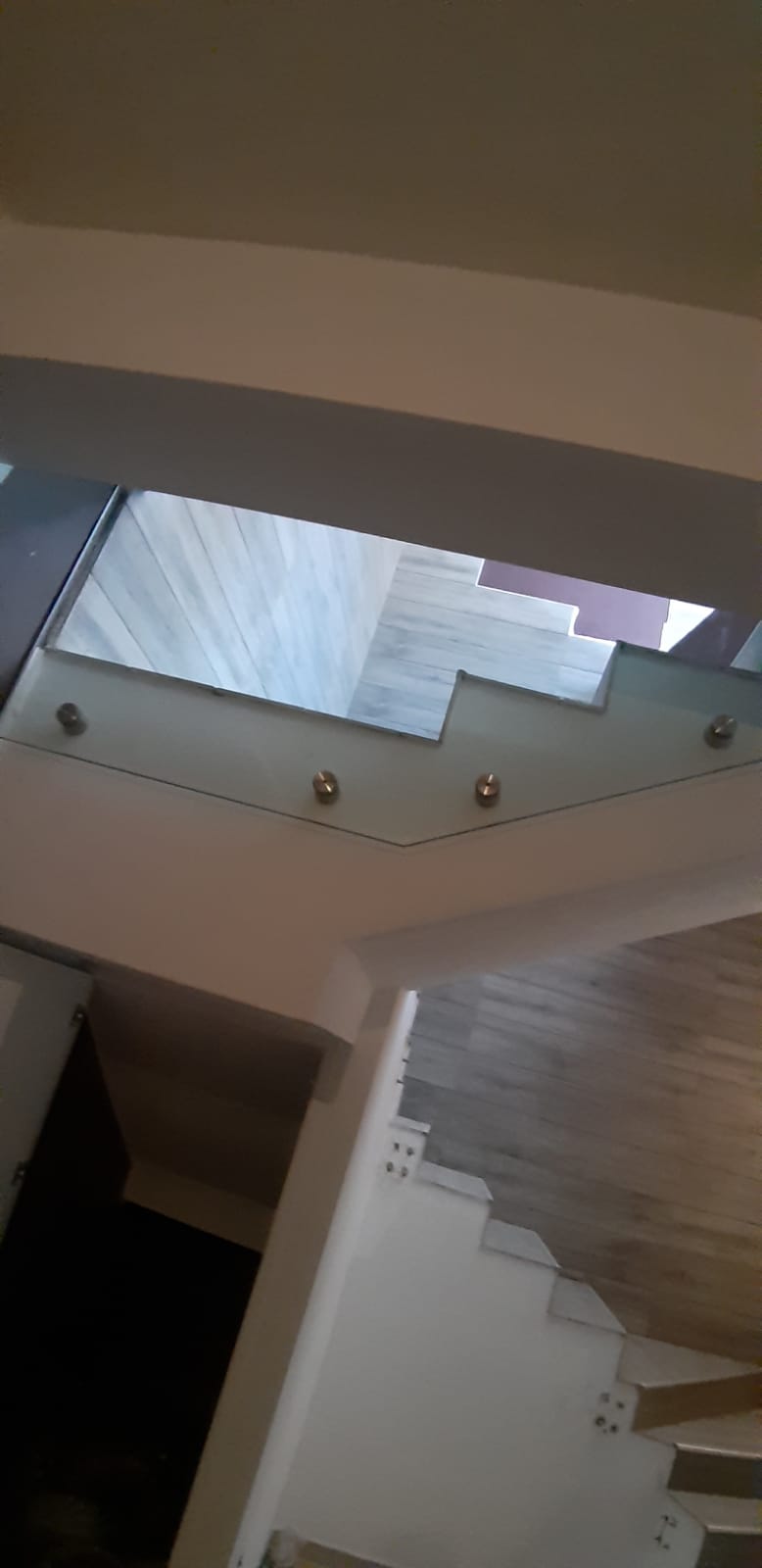 scale con parapetto in vetro