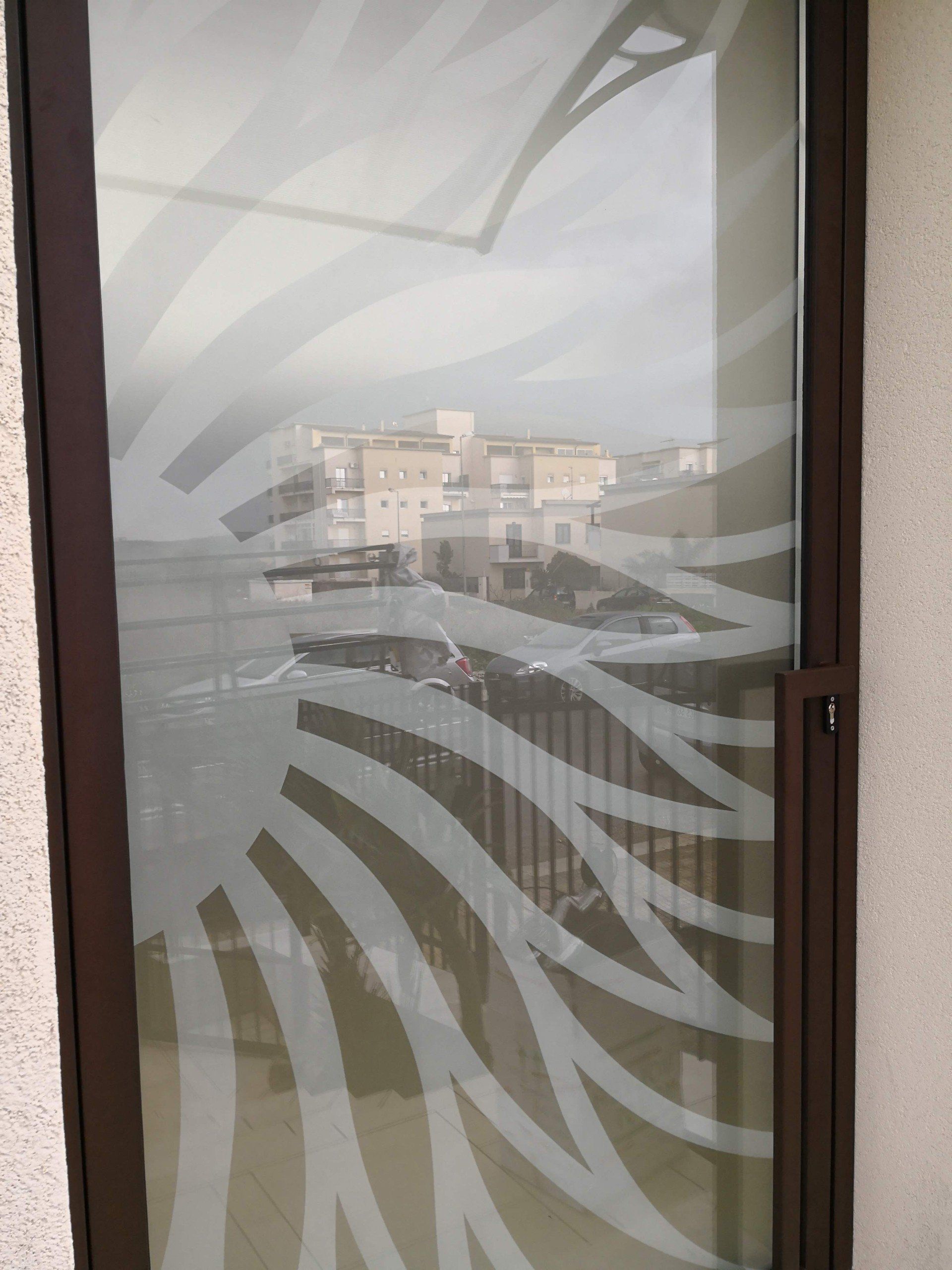 decorazione artistica per porta in vetro trasparente