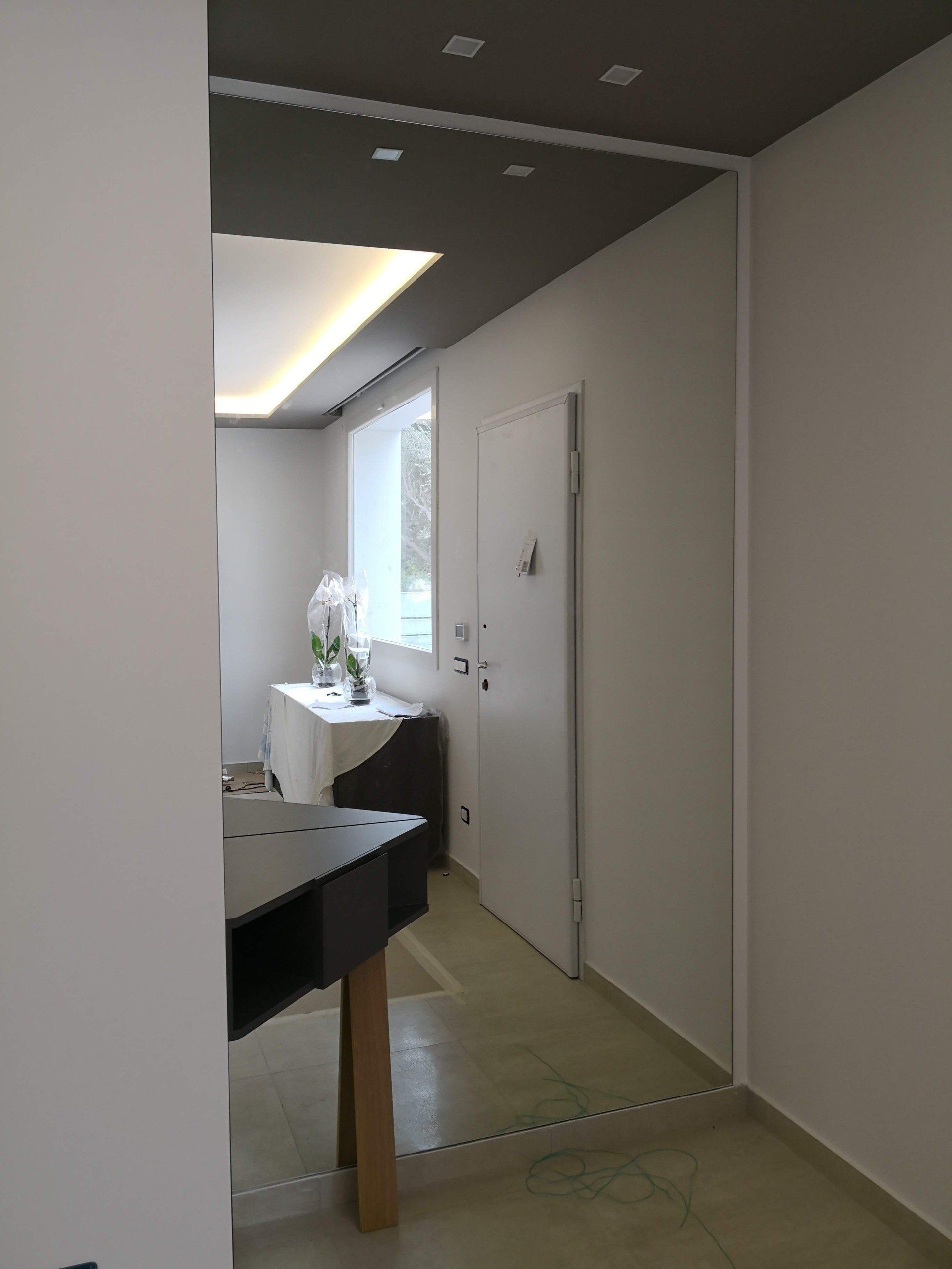 intera parete a specchio