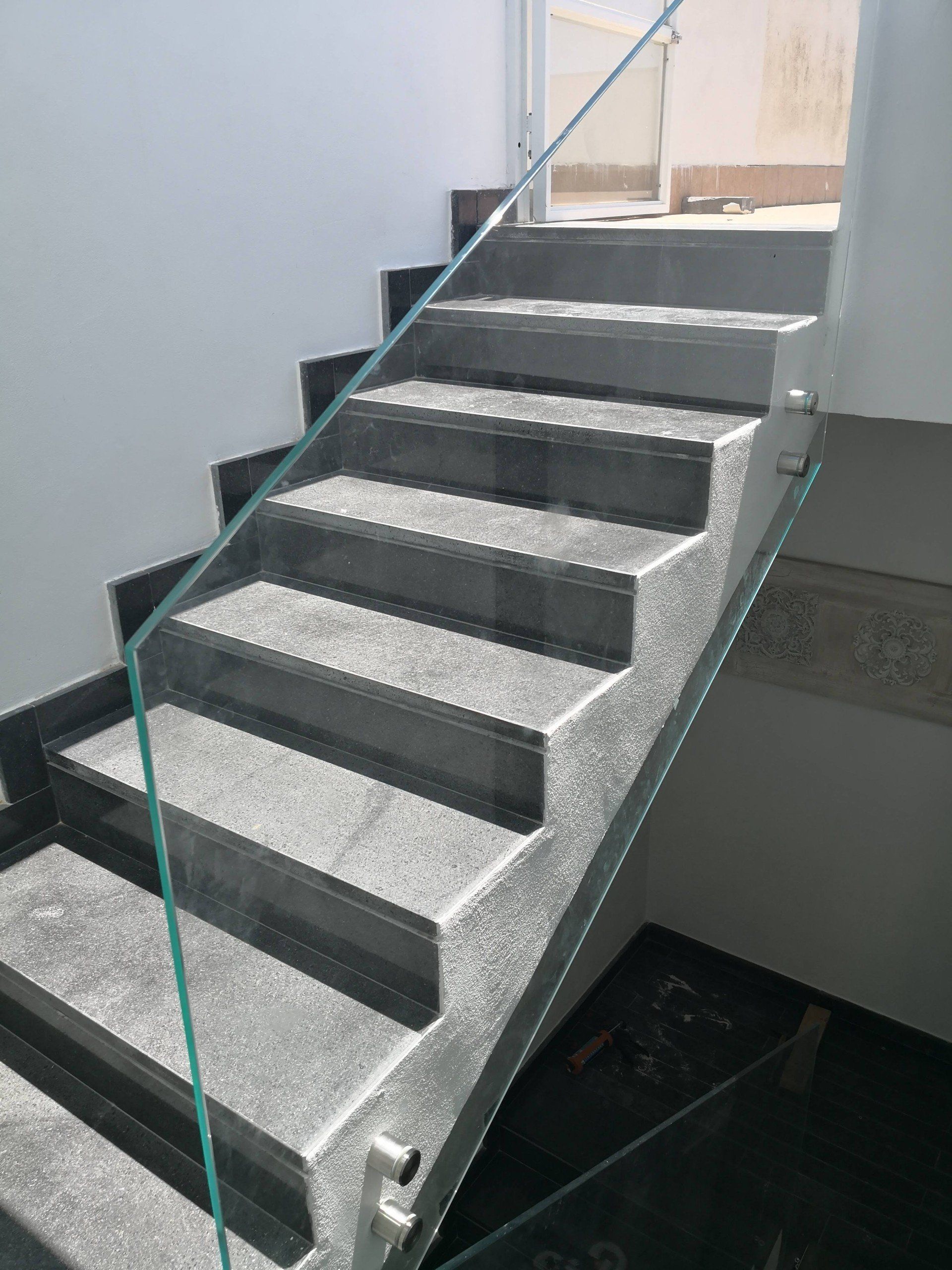 scale con balaustra in vetro