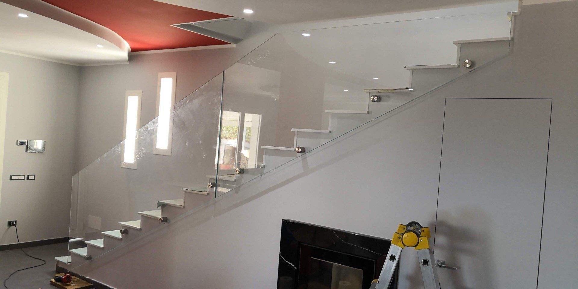 scale interne con ringhiera in vetro