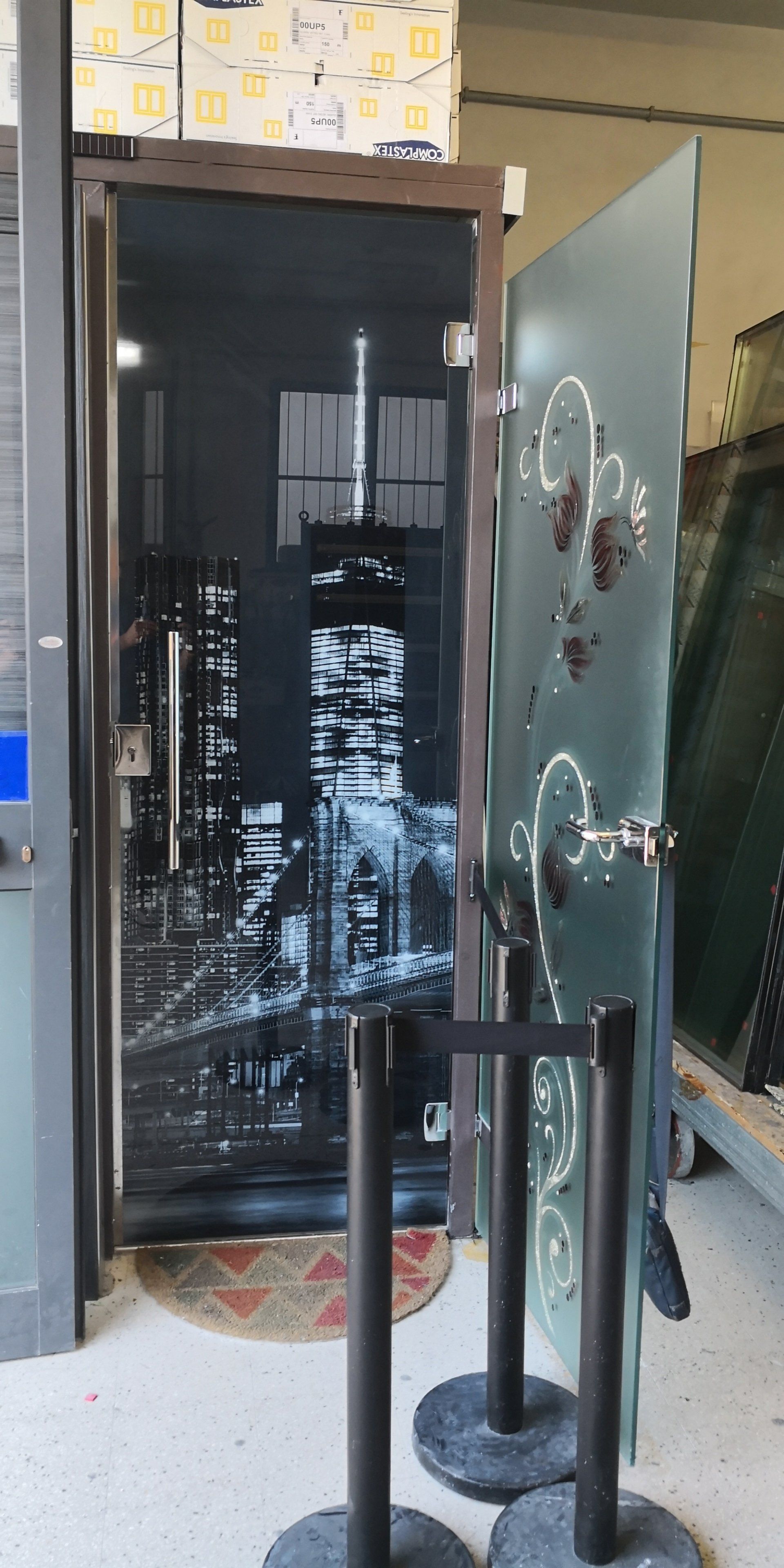 porta per esterni in vetro decorato