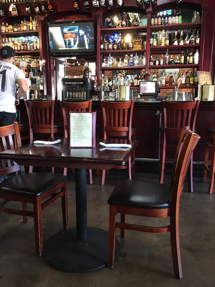 Downtown Cafe. El Cajon. extensive menu, full bar, craft beer, live music.