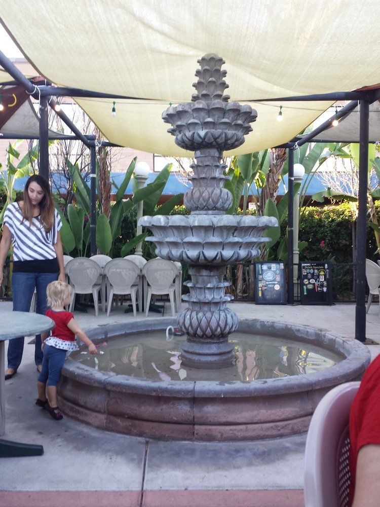 Downtown Cafe. El Cajon. extensive menu, full bar, craft beer, live music.