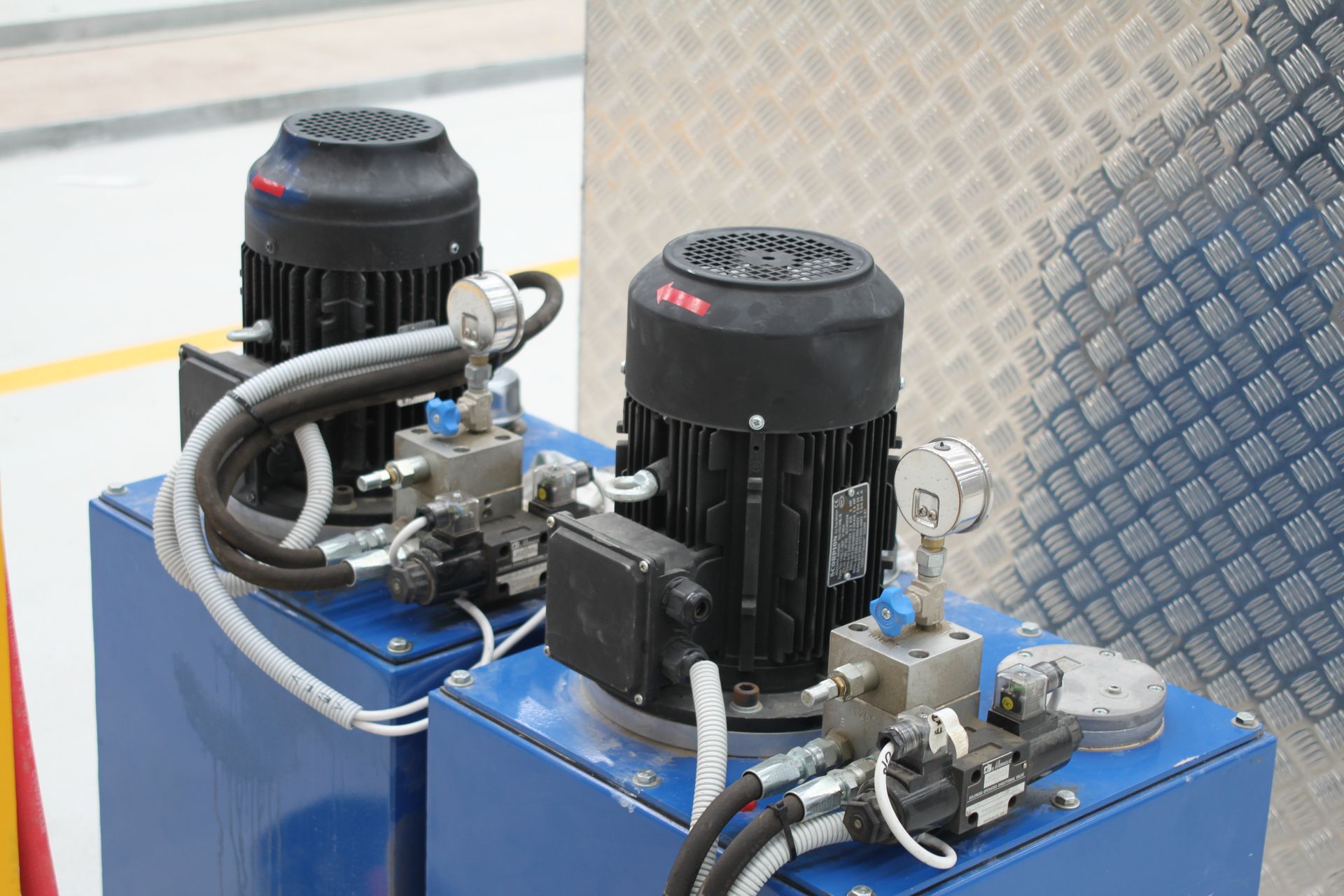 Hydraulic Power — Runcorn, QLD — Runcorn Electrical Services Pty Ltd