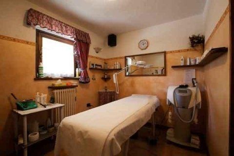 Lettino per trattamenti estetici e massaggi