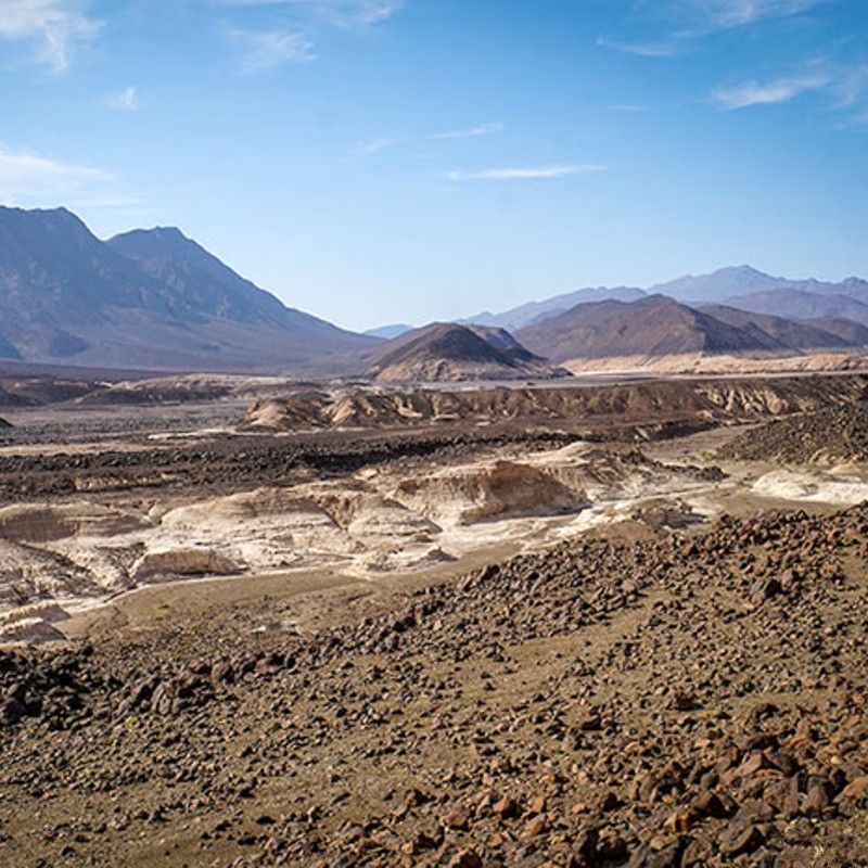 Panoramic views ring Lake Assal, Djibouti’s salt lake set about 155 meters below sea level. Trails cross salt crusts, black basalt, and wind-shaped ridges, with trekking routes linking viewpoints to the Ardoukôba fissure zone and lava fields. Plan half-day circuits or longer ridge walks in cooler hours. Inspiration Africa organizes tailor-made Djibouti journeys to Lake Assal, including expert hiking guides, 4x4 transfers, safety gear, and permits. Combine Assal trekking with Lake Abbe’s chimneys or snorkeling in the Gulf of Tadjoura for a balanced, active itinerary.
