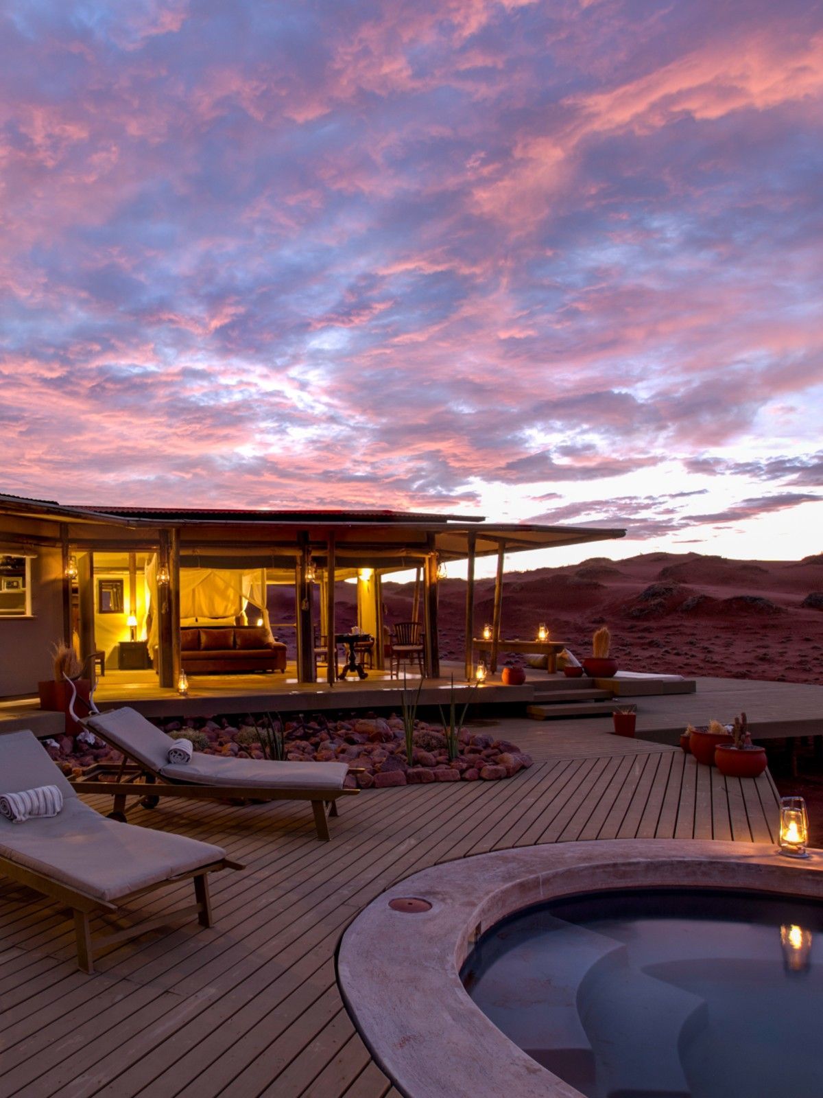 Located in the endless plains of the NamibRand Nature Reserve just south of Sossusvlei, there is space as far as the eye can see. At Wolvedans Lodge you can enjoy the beauty and peacefulness from the mountain view suite 