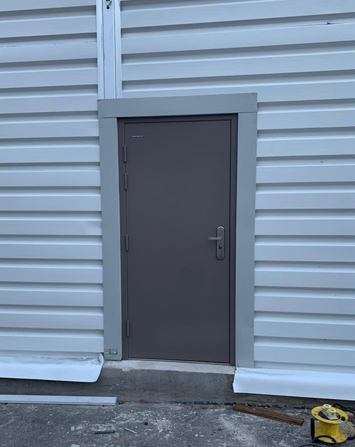 Grey service door 2