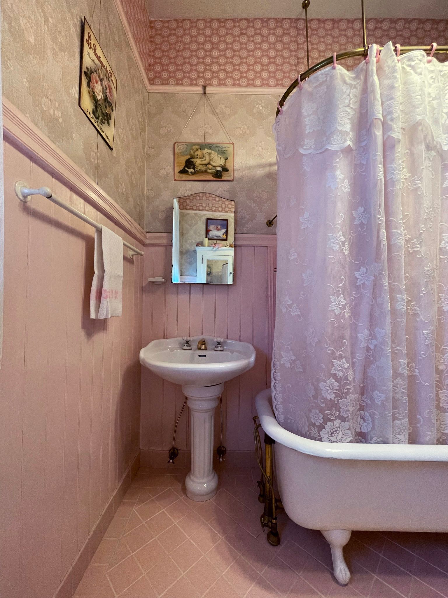 Pedestal Sinks — Oakland, CA — Gaslight Interiors