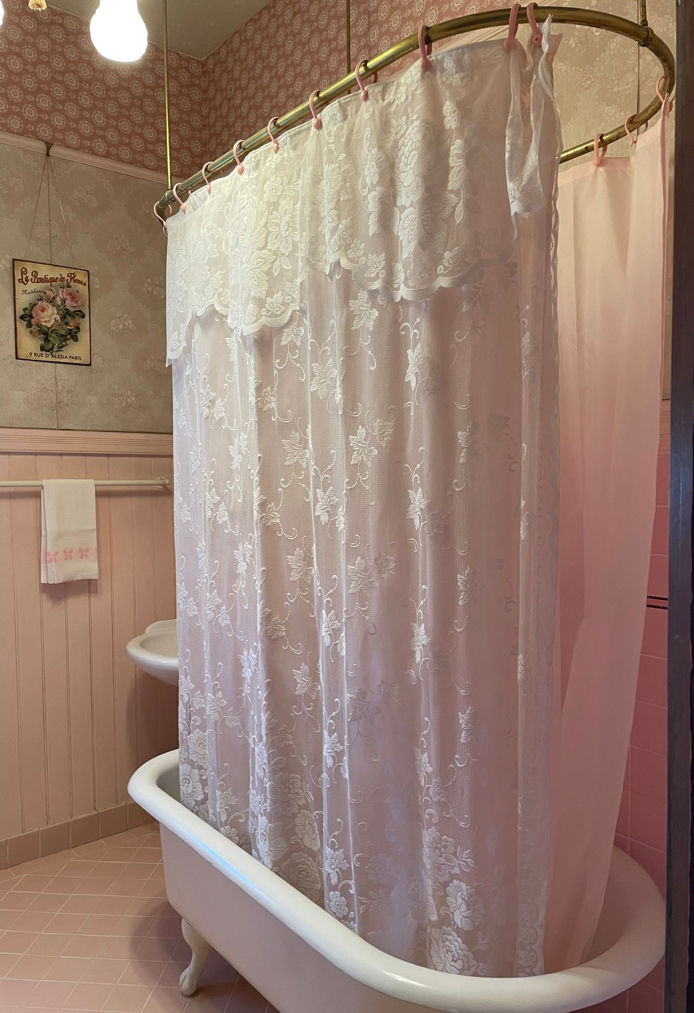 Closed Shower Curtain — Oakland, CA — Gaslight Interiors