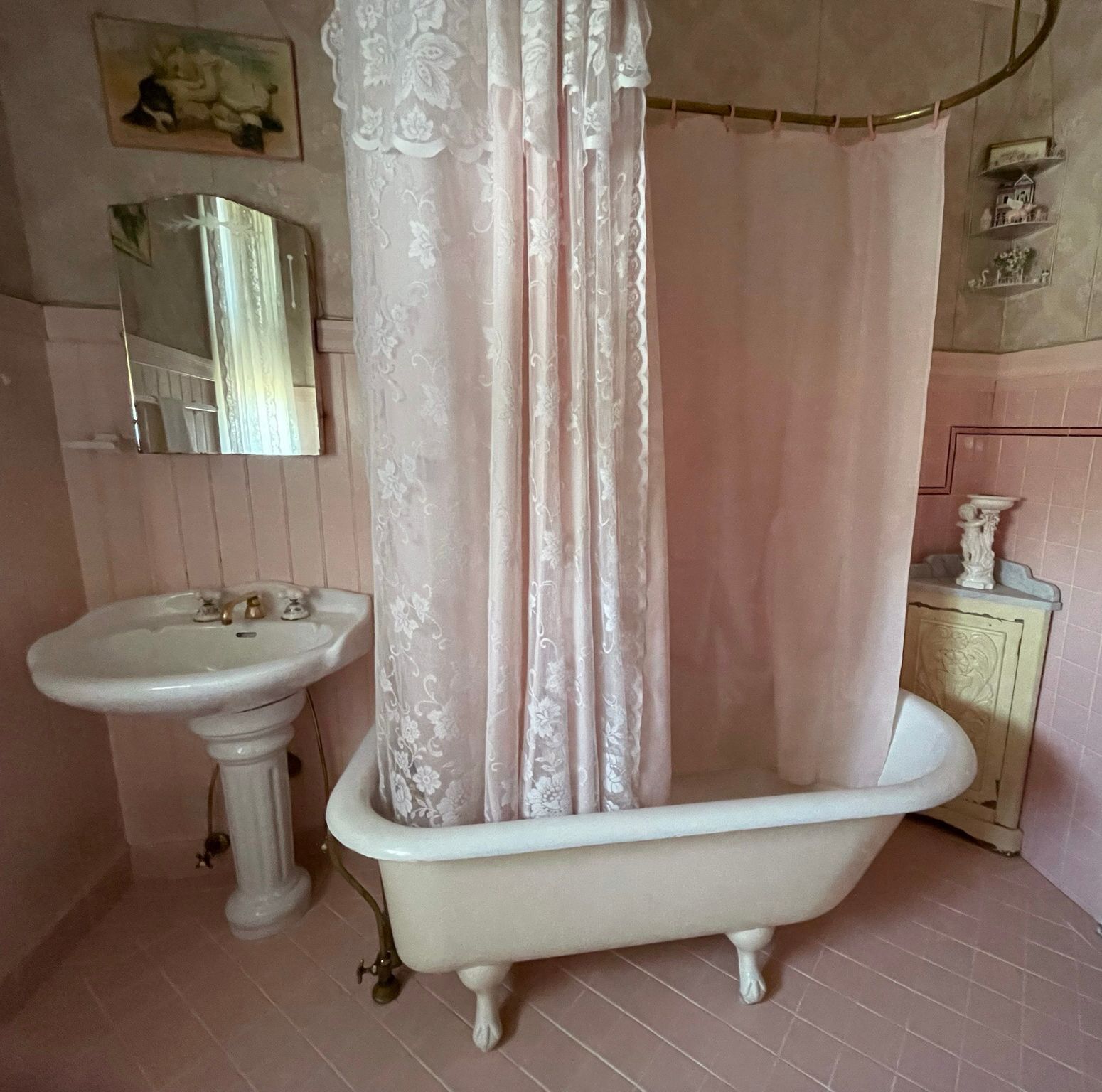 Shower Curtain — Oakland, CA — Gaslight Interiors