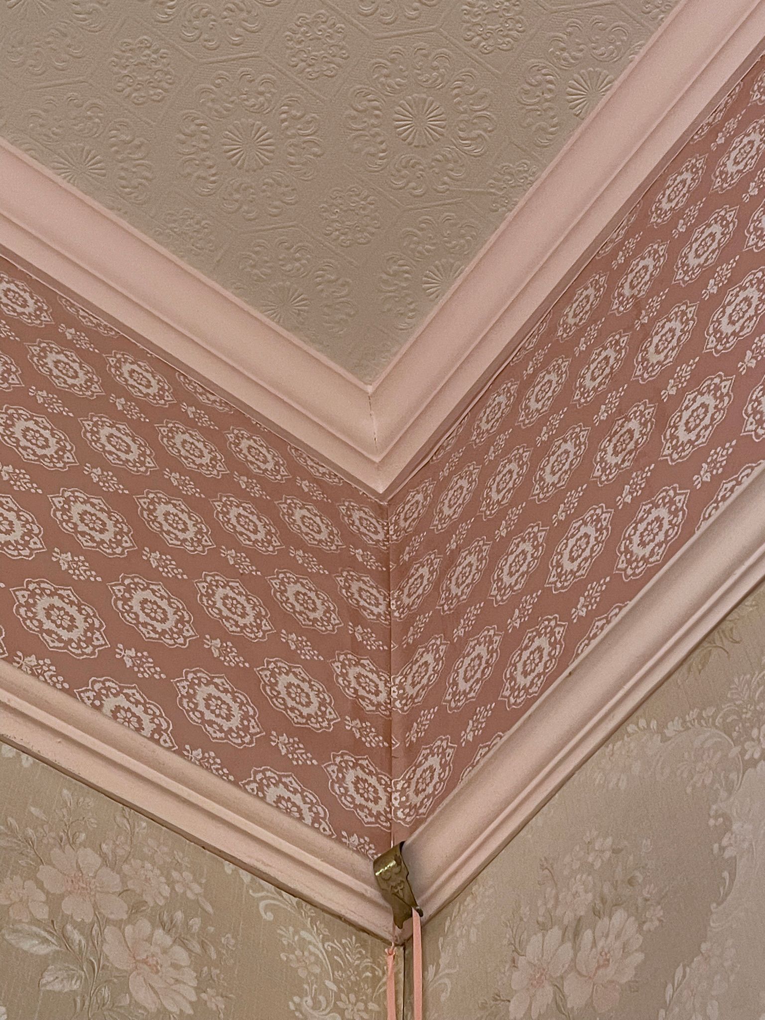 Wall And Ceiling With Border White — Oakland, CA — Gaslight Interiors